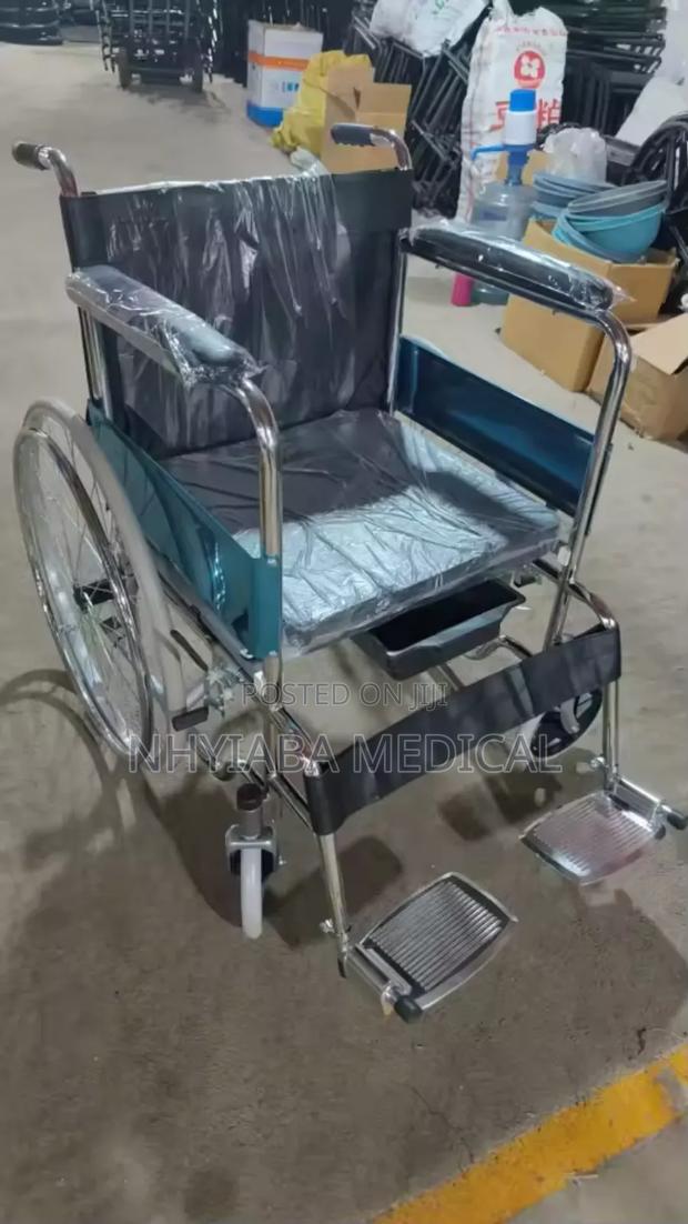 Wheelchair Commode Short Back · Photo 3