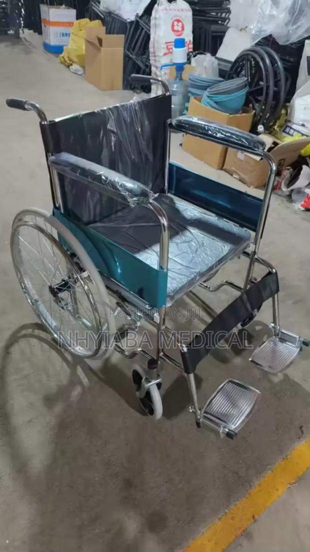 Wheelchair Commode Short Back · Photo 4