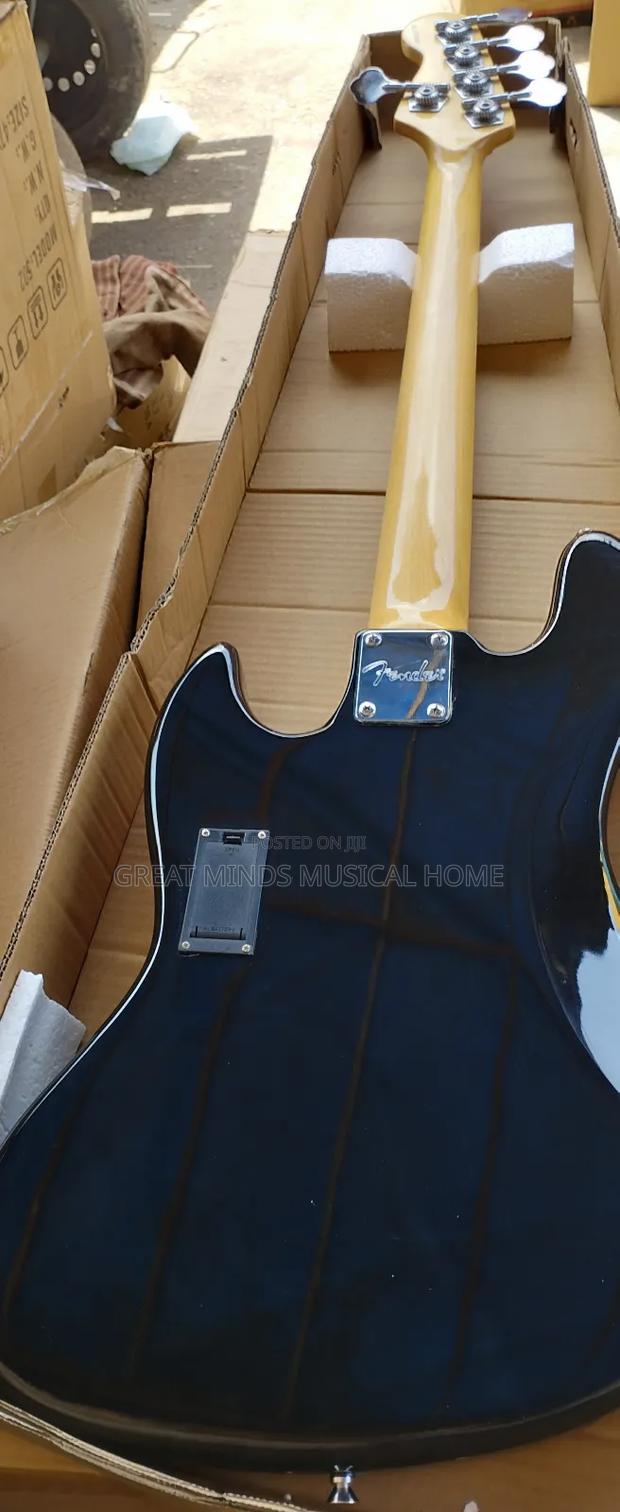 Fender Active Bass Guitar · Photo 4