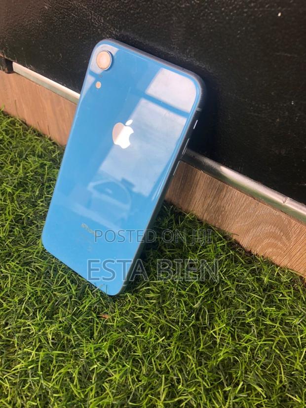 Apple iPhone XR 128 GB Blue photo 9