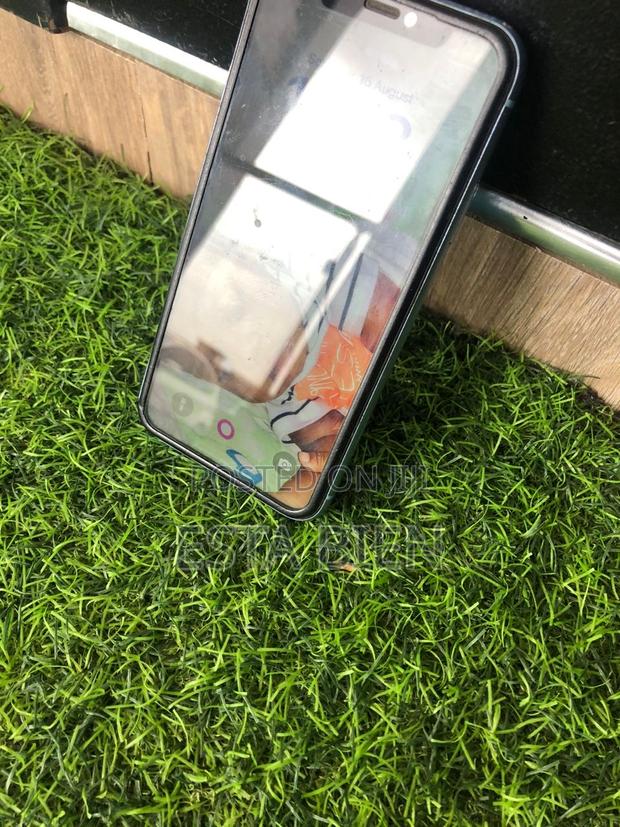 Apple iPhone XR 128 GB Blue photo 7