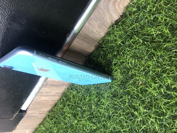Apple iPhone XR 128 GB Blue photo 4