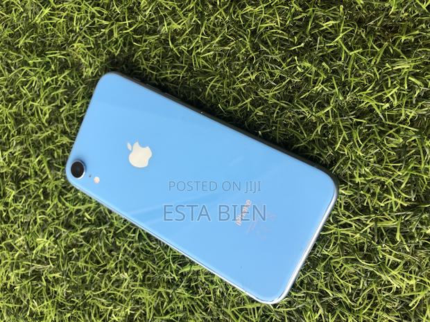 Apple iPhone XR 128 GB Blue photo 3
