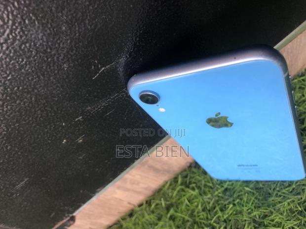 Apple iPhone XR 128 GB Blue photo 5