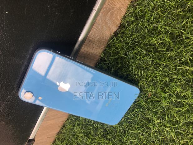 Apple iPhone XR 128 GB Blue photo 2