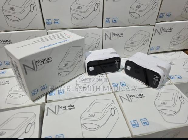 Finger Type Pulse Oximeter · Photo 2