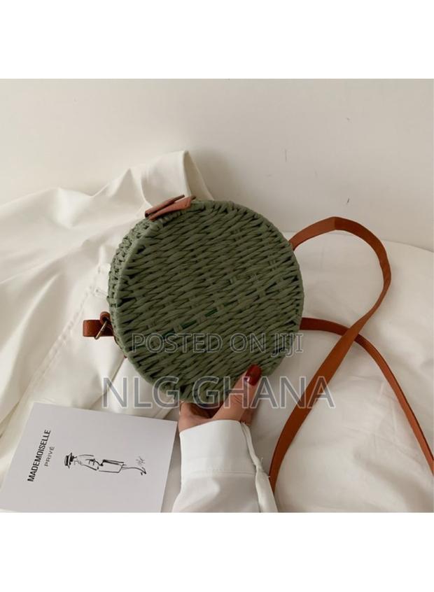 Handwoven Round Rattan Crossbody Shoulder Bag. Tvx17147 · Photo 1