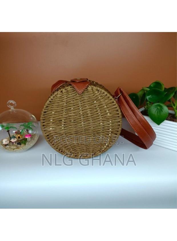 Handwoven Round Rattan Crossbody Shoulder Bag. Tvx17147 · Photo 2