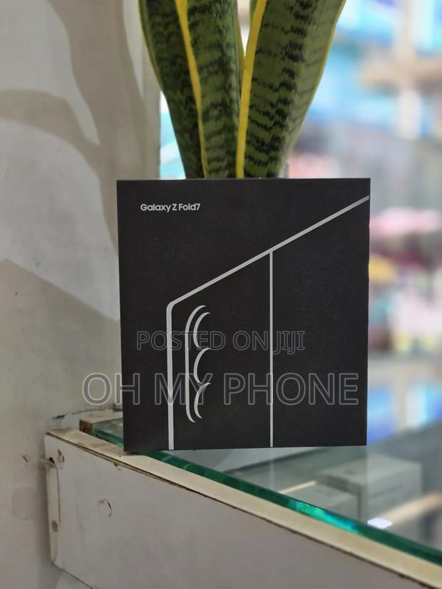 New Samsung Galaxy Z Fold7 256 GB Silver photo 2