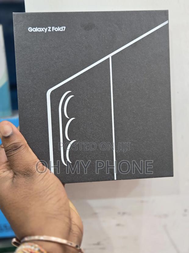 New Samsung Galaxy Z Fold7 256 GB Silver photo 3