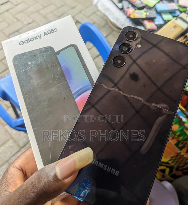 New Samsung Galaxy A05s 128 GB Black photo 3