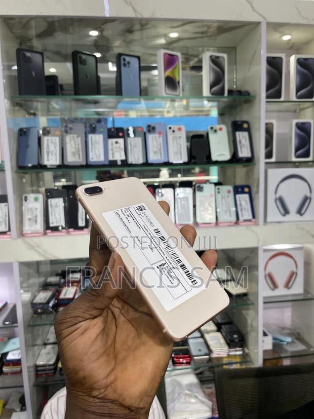 Apple iPhone 8 Plus 64 GB Gold · Photo 3