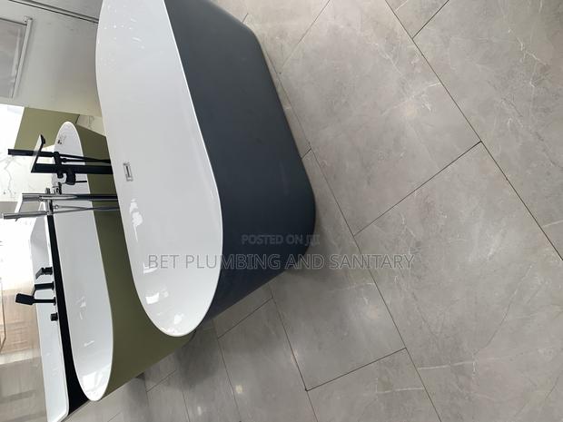Jacuzzi Bathtub With Tap Complete_bathtub · Photo 4