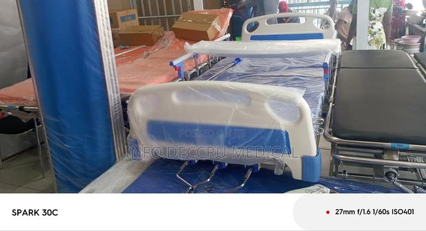 Hospital Bed 3cranks (Head, Middle and Leg Adjustable) · Photo 4