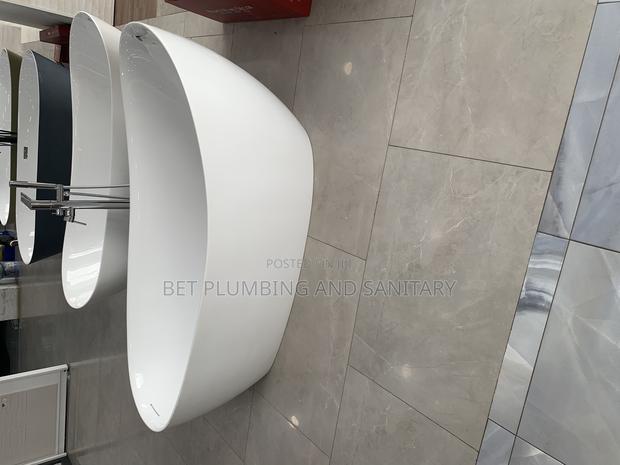 Jacuzzi Bathtub With Tap Complete(White)_aclyric Bathtub · Photo 3