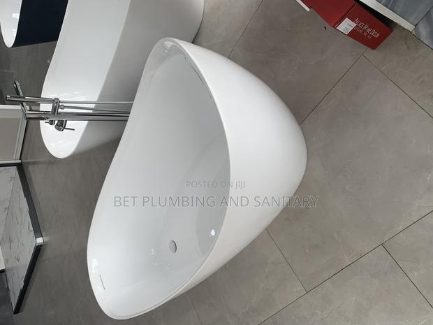 Jacuzzi Bathtub With Tap Complete(White)_aclyric Bathtub · Photo 4