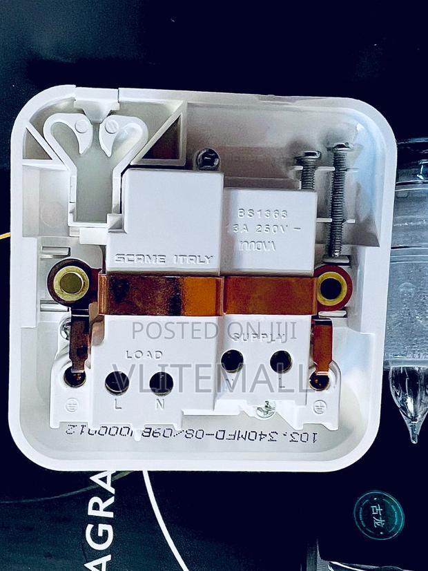 Scame Spur Unit With Fuse And Neon · Photo 4