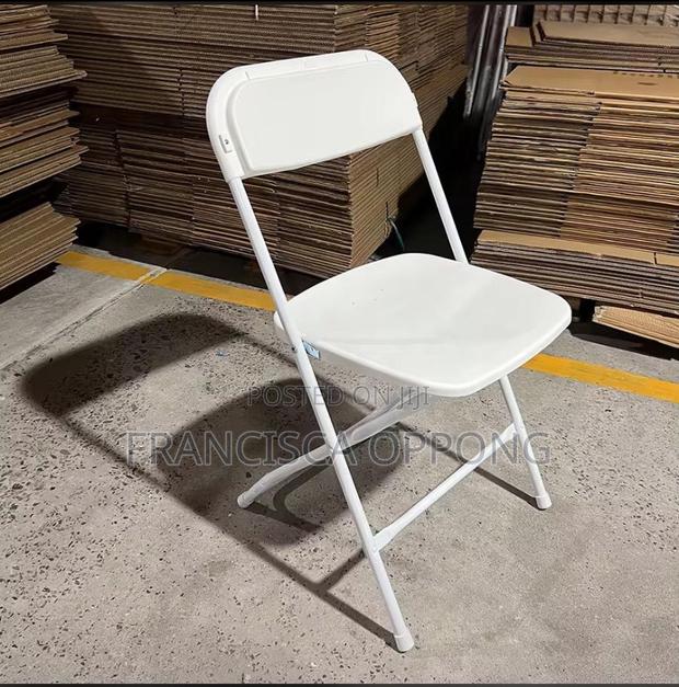 Foldable Plastic Chair · Photo 2