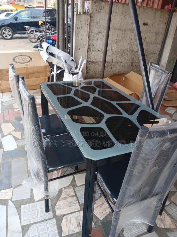 A Good Looking 4 Seater Dining Sets · Photo 2