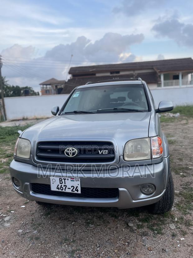 Toyota Sequoia SR5 4dr SUV 4WD (4.7L 8cyl 4A) 2002 Gray