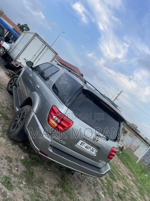 Toyota Sequoia SR5 4dr SUV 4WD (4.7L 8cyl 4A) 2002 Gray