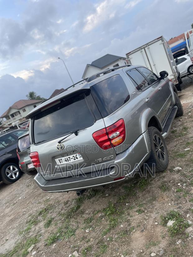 Toyota Sequoia SR5 4dr SUV 4WD (4.7L 8cyl 4A) 2002 Gray