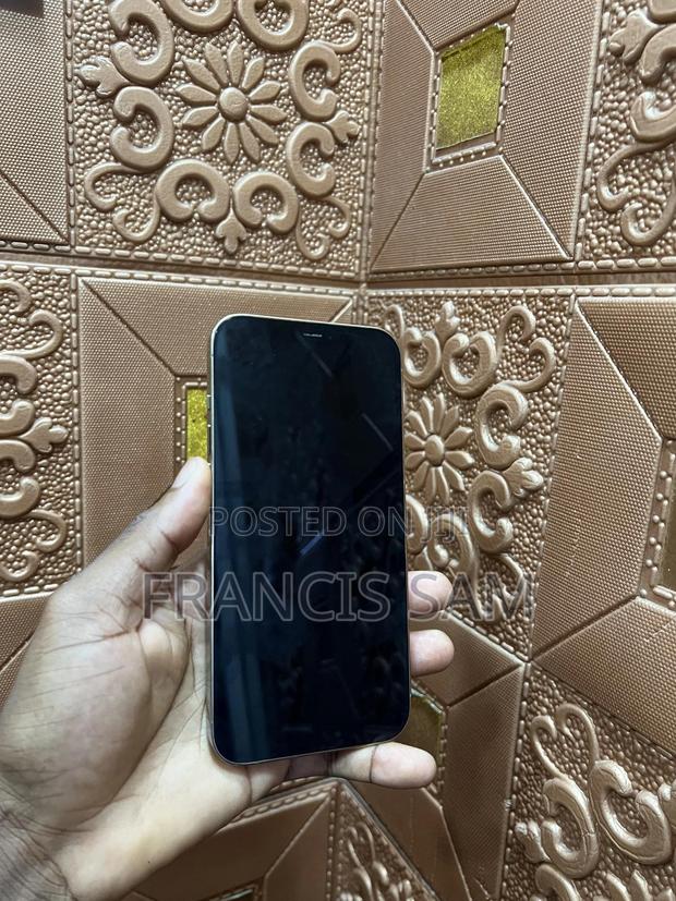 Apple iPhone 12 Pro Max 128 GB Gold · Photo 3