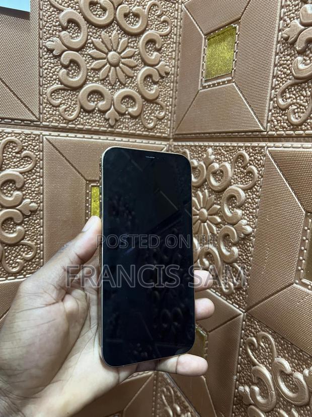Apple iPhone 12 Pro Max 128 GB Gold · Photo 1