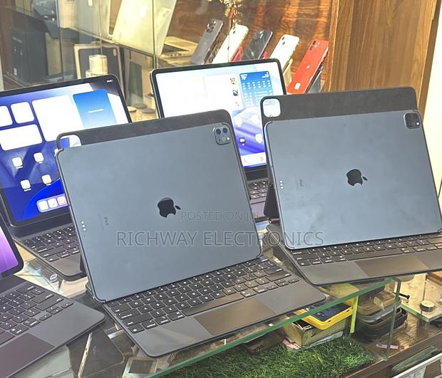 Apple iPad Pro 12.9 (2020) 256 GB Gray photo 2
