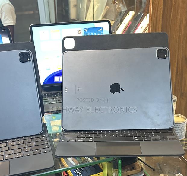 Apple iPad Pro 12.9 (2020) 256 GB Gray photo 3