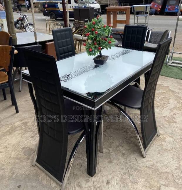 Modern 4 Seater Dining Table/Marble · Photo 2