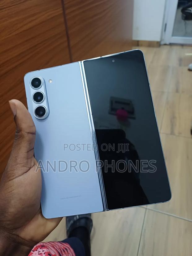 New Samsung Galaxy Z Fold 5 512 GB Blue · Photo 2