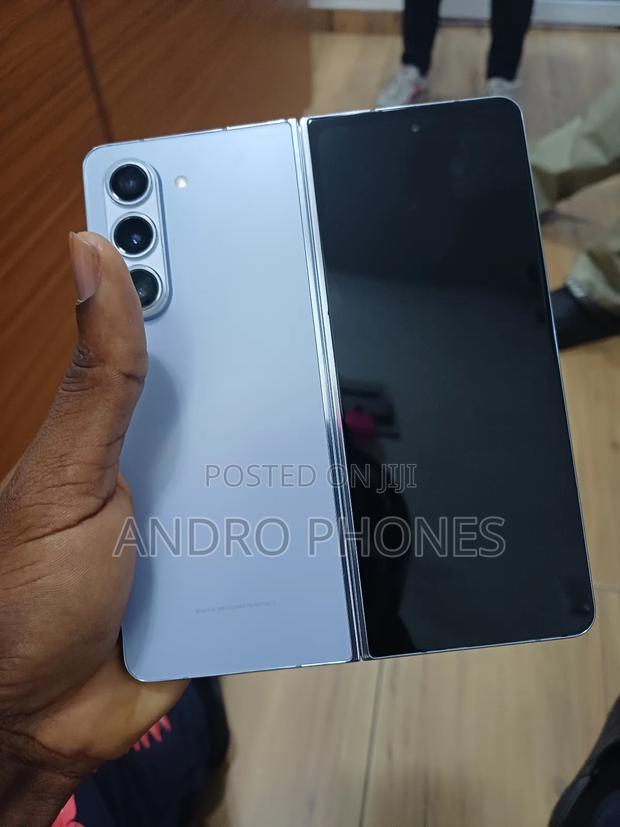 New Samsung Galaxy Z Fold 5 512 GB Blue · Photo 1
