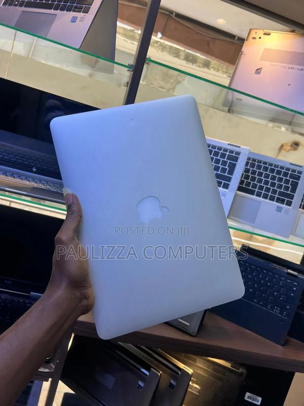 Laptop Apple MacBook Pro 2015 8GB Intel Core i5 SSD 256GB photo 2