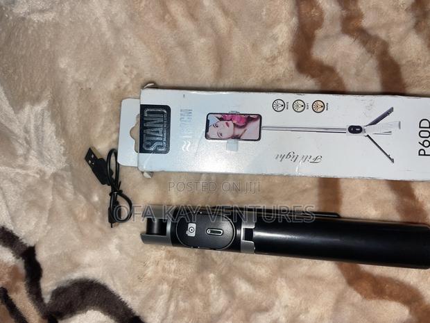 Bluetooth Selfie Stick With Light 3mode