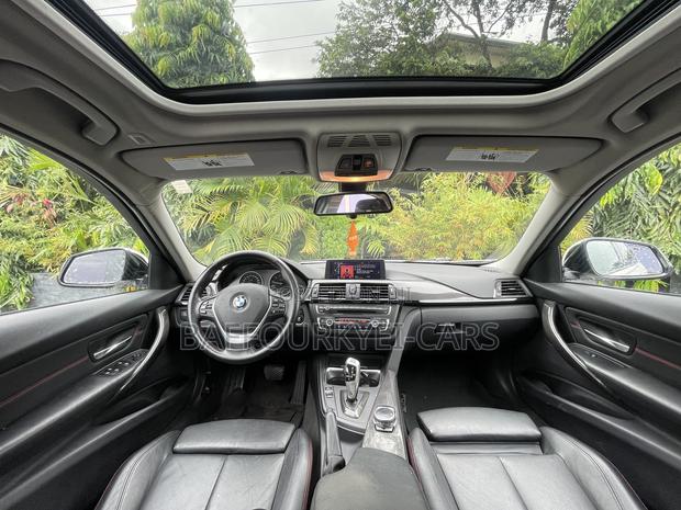 BMW 320i Sedan RWD 2014 White photo 9