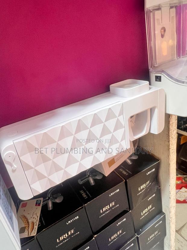 Toothbrush and Toothpaste Holder With Fluorescent Light · Photo 4