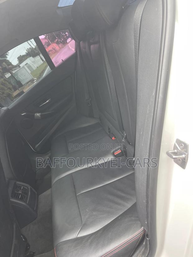 BMW 320i Sedan RWD 2014 White photo 3