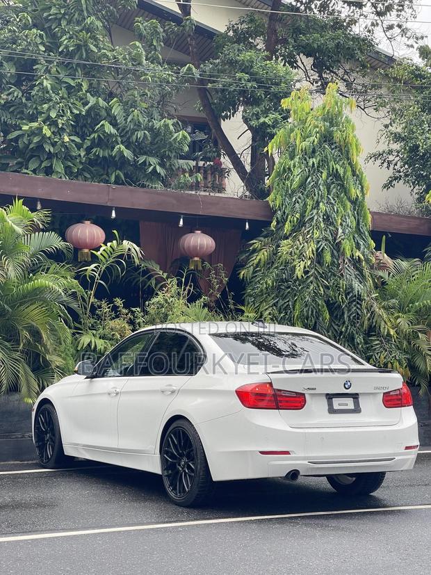 BMW 320i Sedan RWD 2014 White photo 5