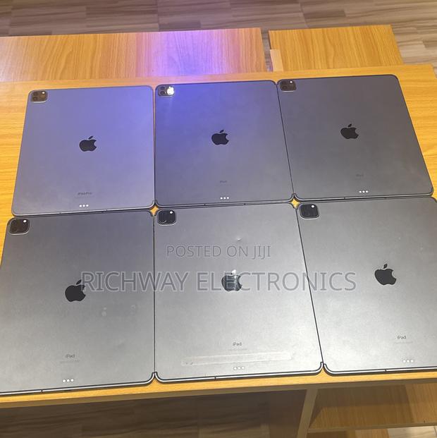 Apple iPad Pro 12.9 (2020) 256 GB Gray photo 2