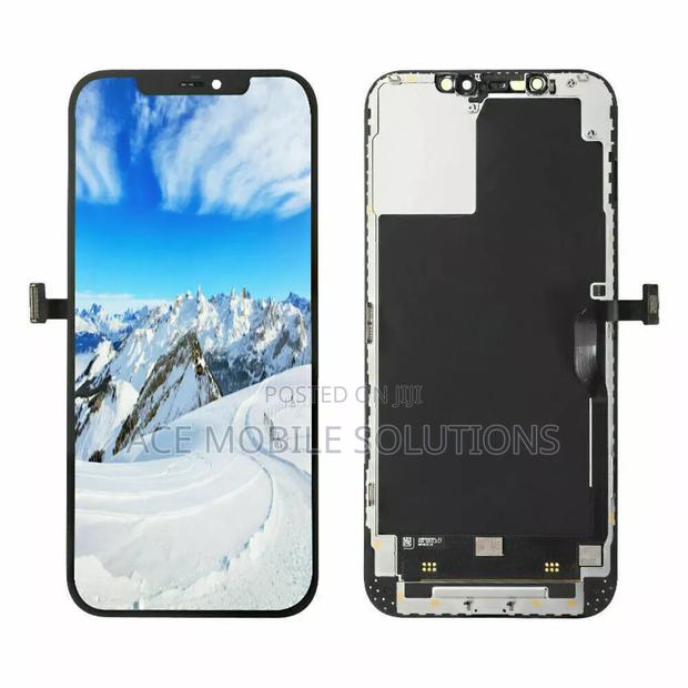 iPhone 12 Screen Replacement · Photo 3