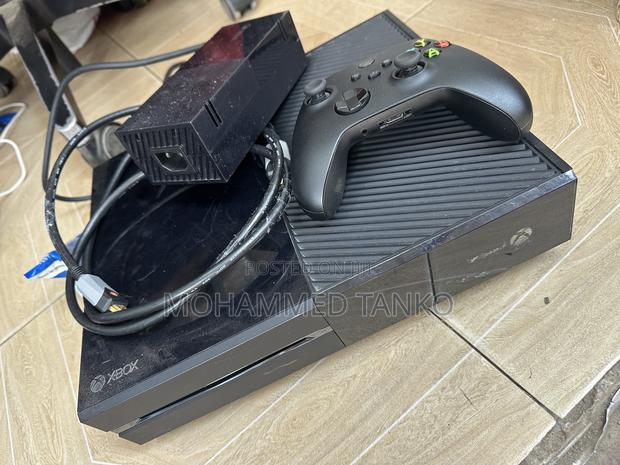 Xbox1 Game Console Loaded With 5 Games