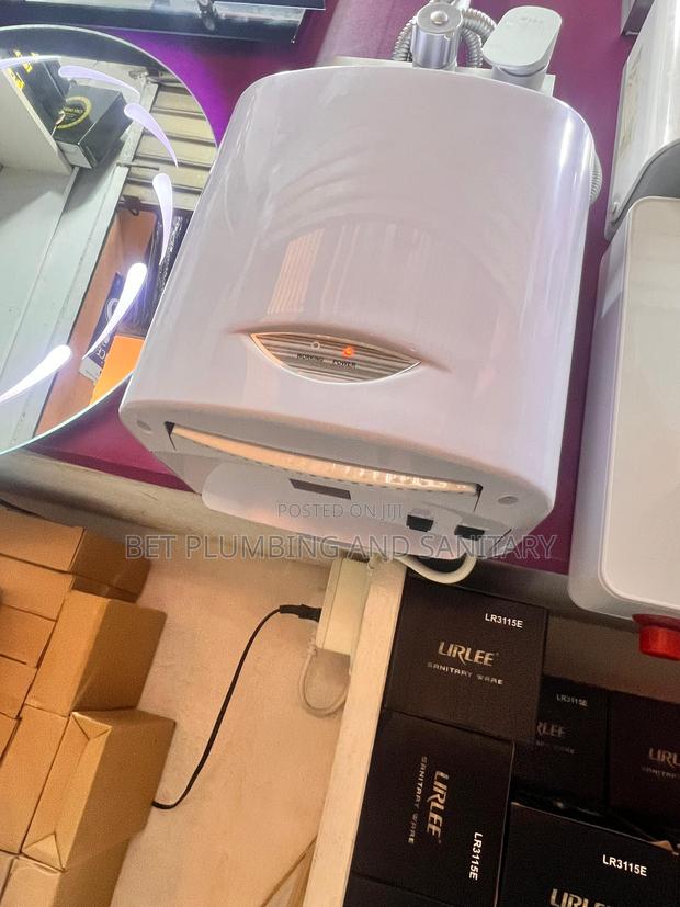 Automatic Hand Dryer · Photo 4