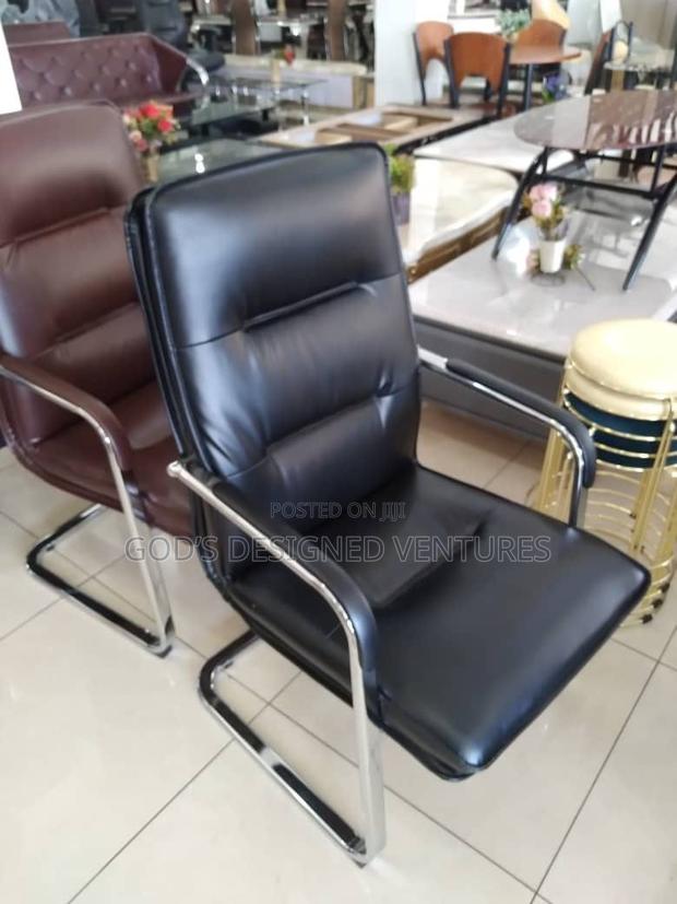 Solid and Strong Visitors Chair for Your Offices · Photo 2
