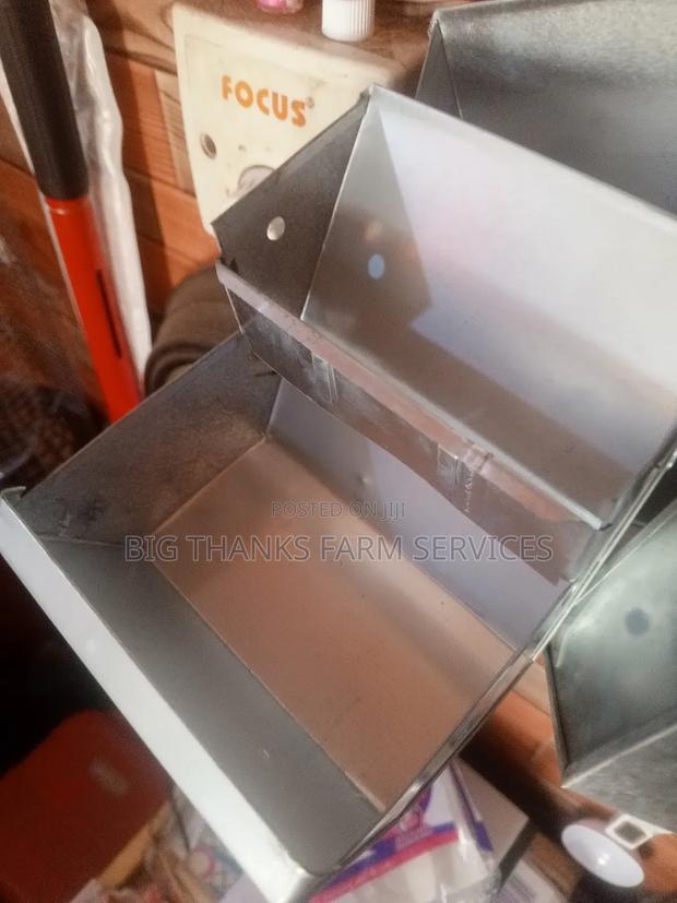 Metallic J Feeders Rabbit/Grassc · Photo 2