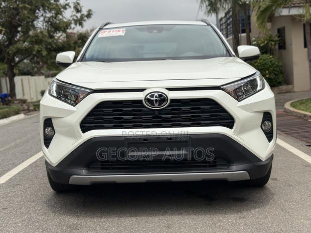 Toyota RAV4 Limited AWD 2020 White