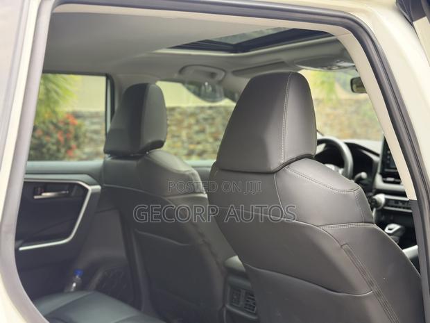 Toyota RAV4 Limited AWD 2020 White