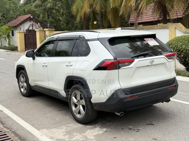 Toyota RAV4 Limited AWD 2020 White
