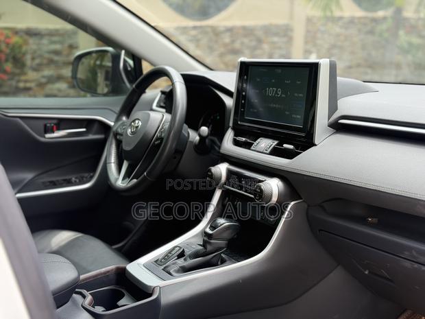 Toyota RAV4 Limited AWD 2020 White