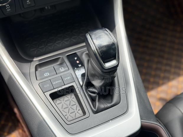 Toyota RAV4 Limited AWD 2020 White